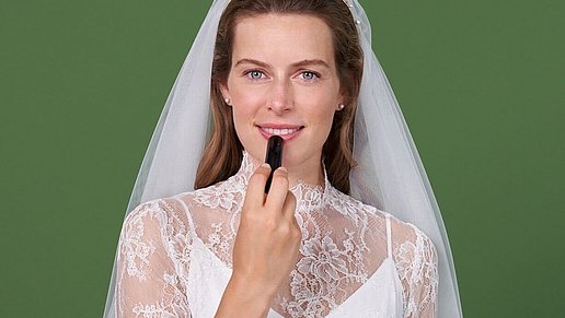 Woman uses herpotherm for a cold sore on her wedding day.